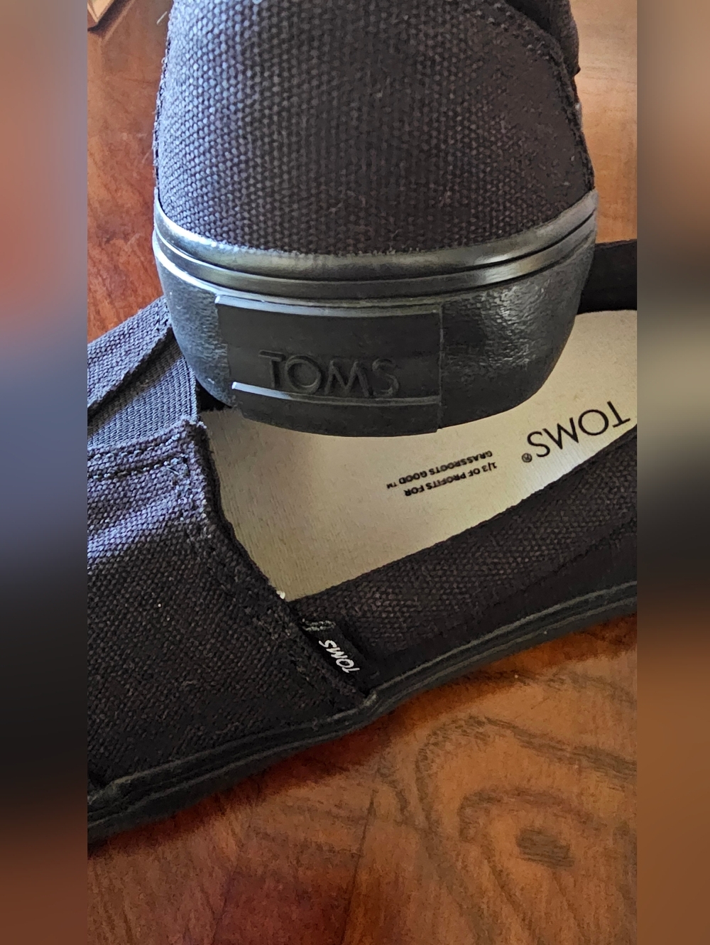 TOMS Classic Slip-ons in Black Canvas Womens Size 8 EUC - Picture 9 of 16